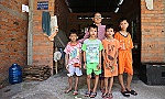 Bà nội già yếu nuôi 4 cháu mồ côi