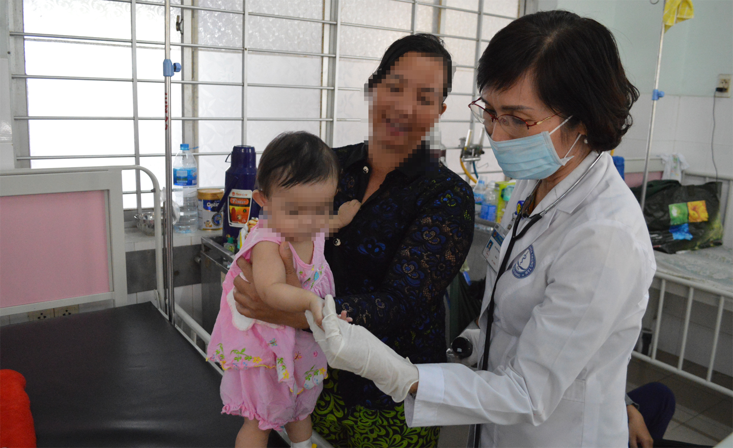 Trẻ điều trị tại Cấp cứu nhi của BVĐK Tiền Giang.