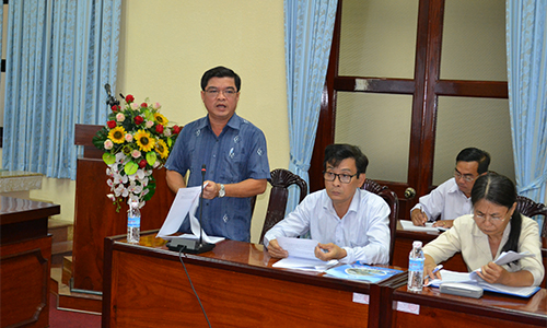 Phó trưởng Đoàn ĐBQH tỉnh Nguyễn Thanh Hải phát biểu tại cuộc họp
