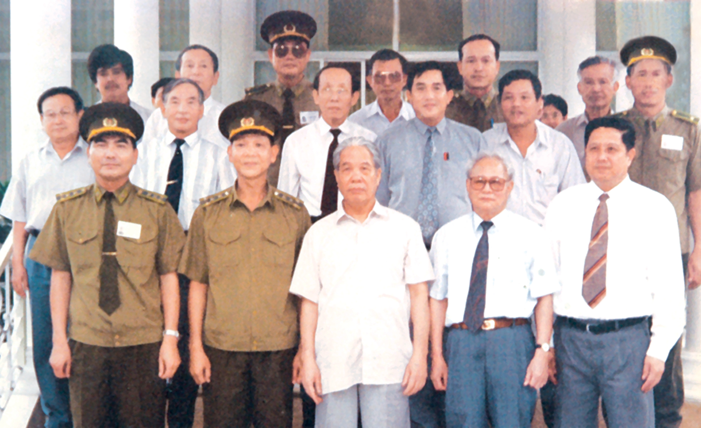 Tổng Bí thư Đỗ Mười thăm Công an Tiền Giang.