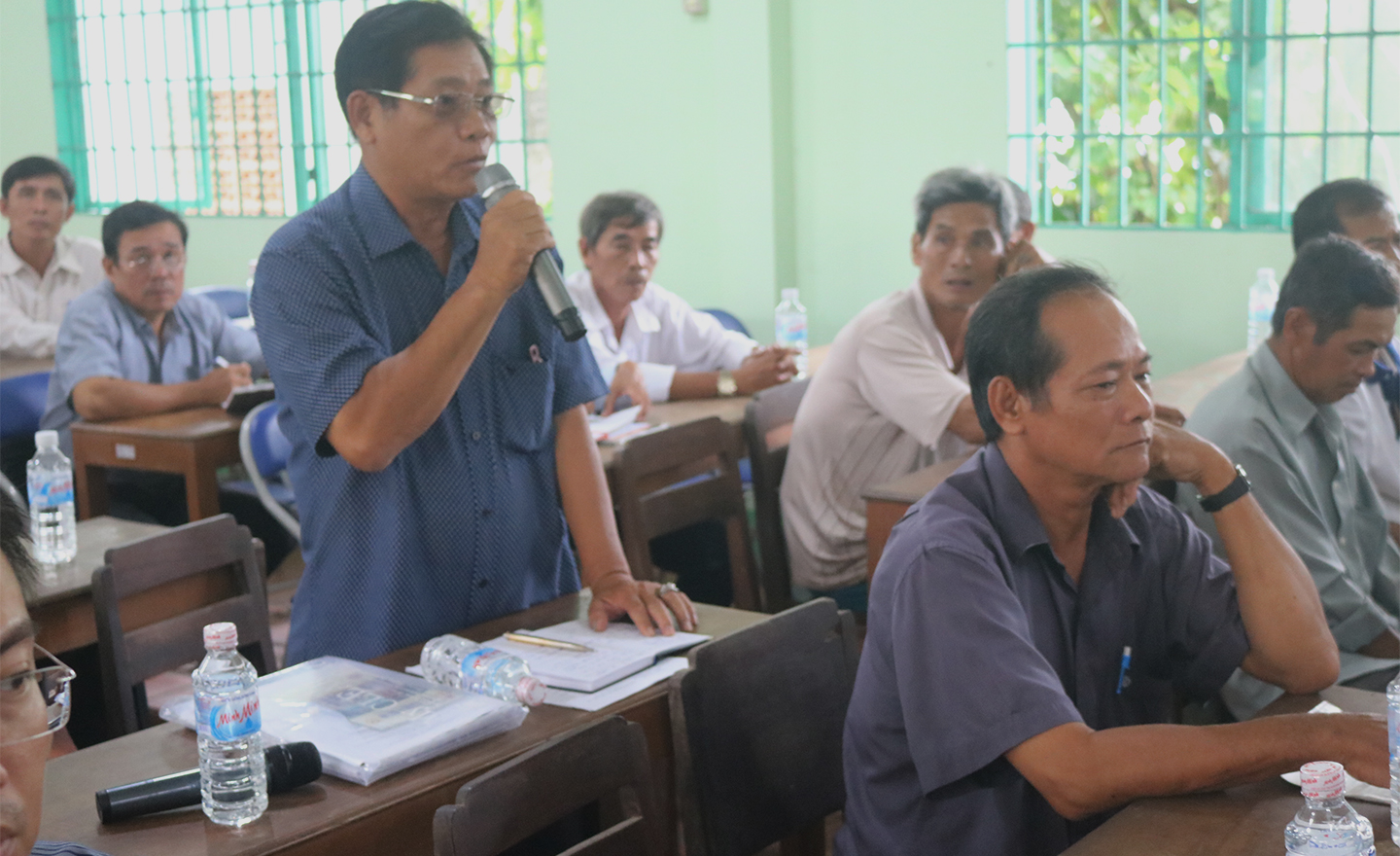Cử tri xã Thanh Hòa (Thị xã Cai Lậy) đóng góp ý kiến.
