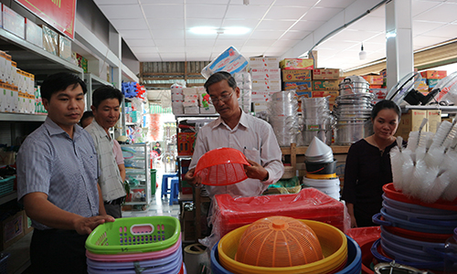 Hàng hóa của cửa hàng rất đa dạng, phong phú