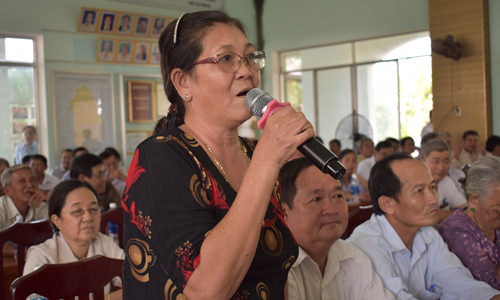 Nhân dân xã Tân Mỹ Chánh vui mừng khi được gặp gỡ lãnh đạo UBND tỉnh