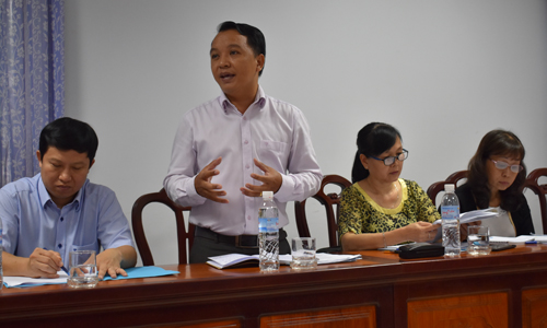 Đại biểu phát biểu tại hội nghị giao ban