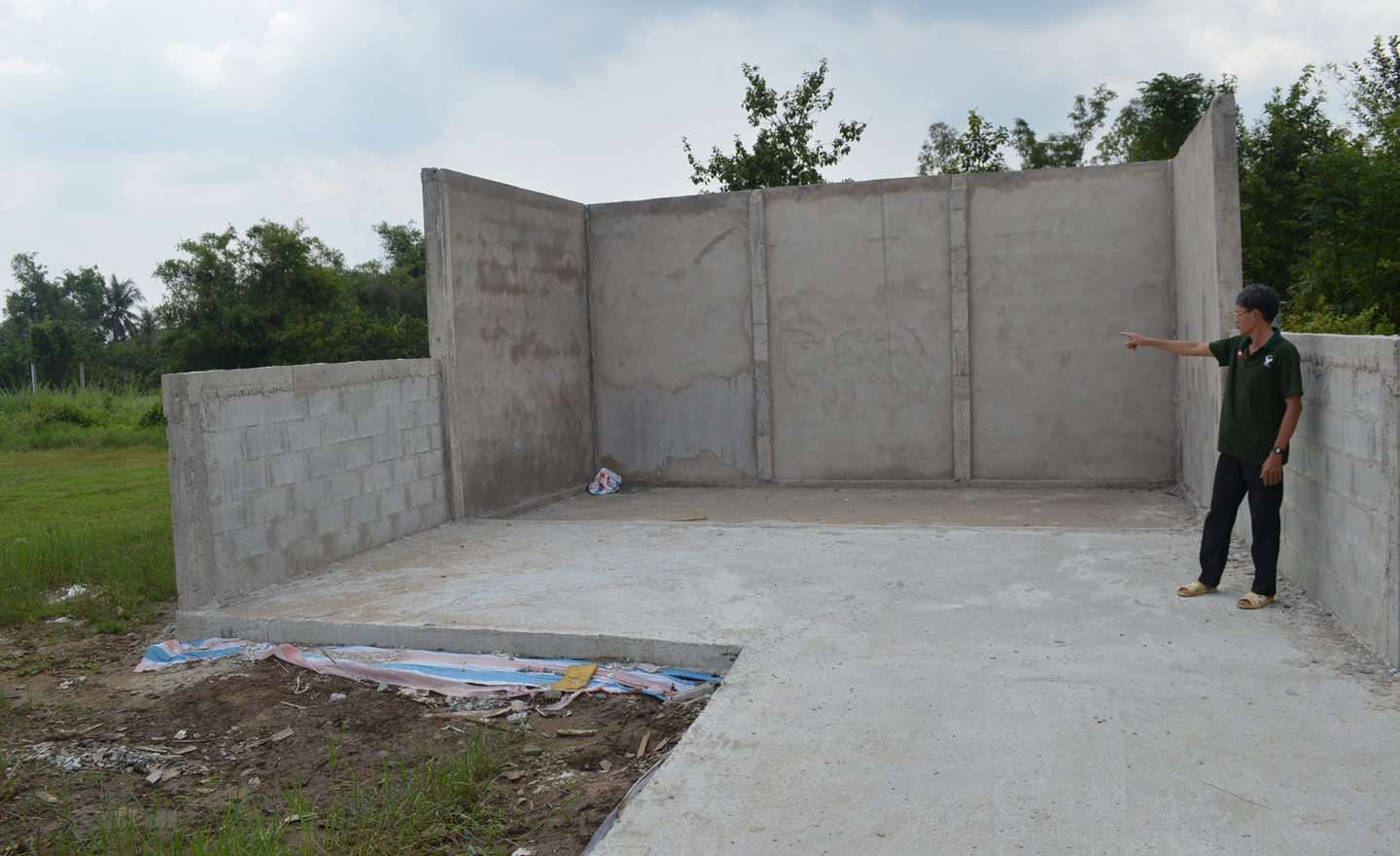 Điểm tập kết rác được xây dựng sơ sài, không đảm bảo chất lượng.