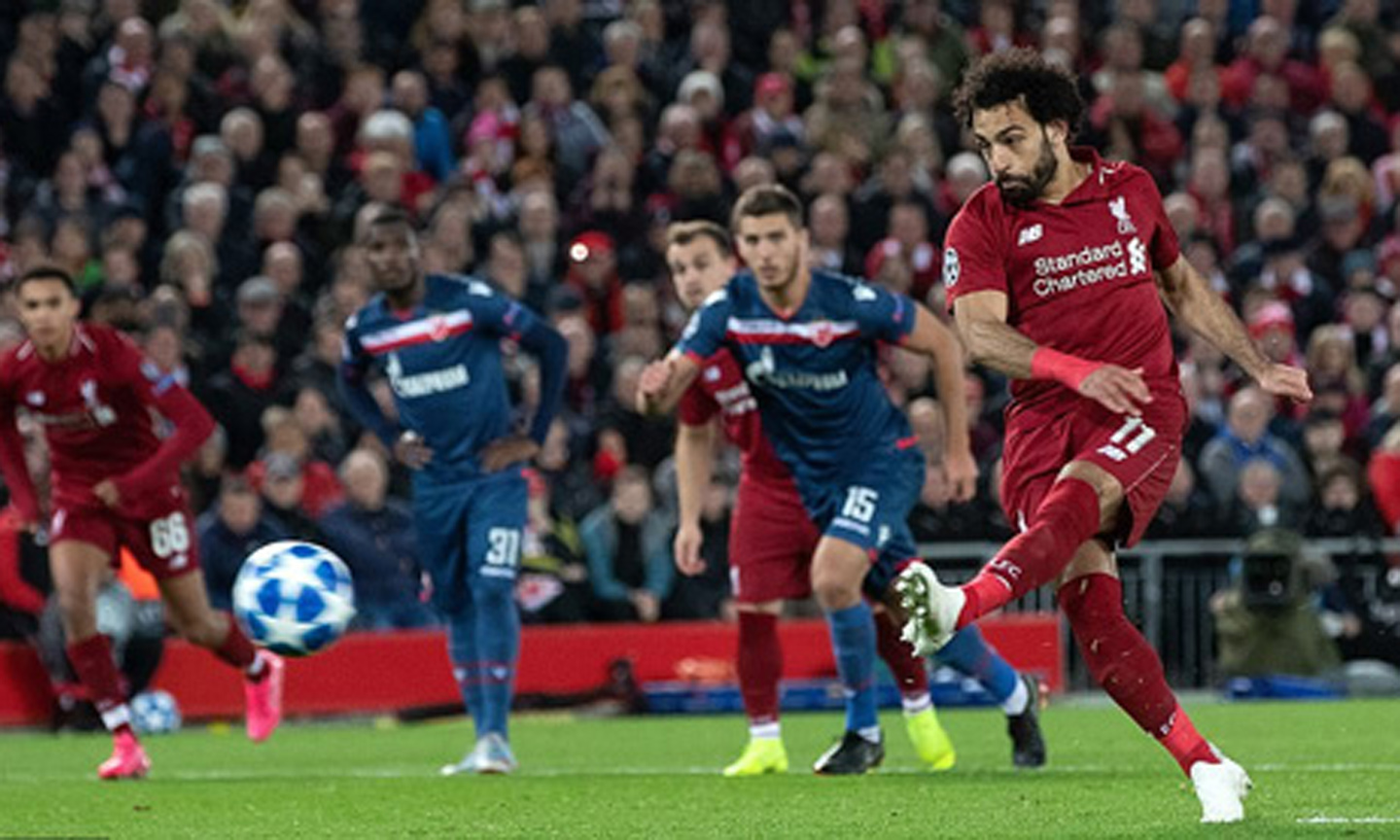 Cú đúp vào lưới Crvena Zvezda giúp Salah cán mốc 50 bàn trong màu áo Liverpool.