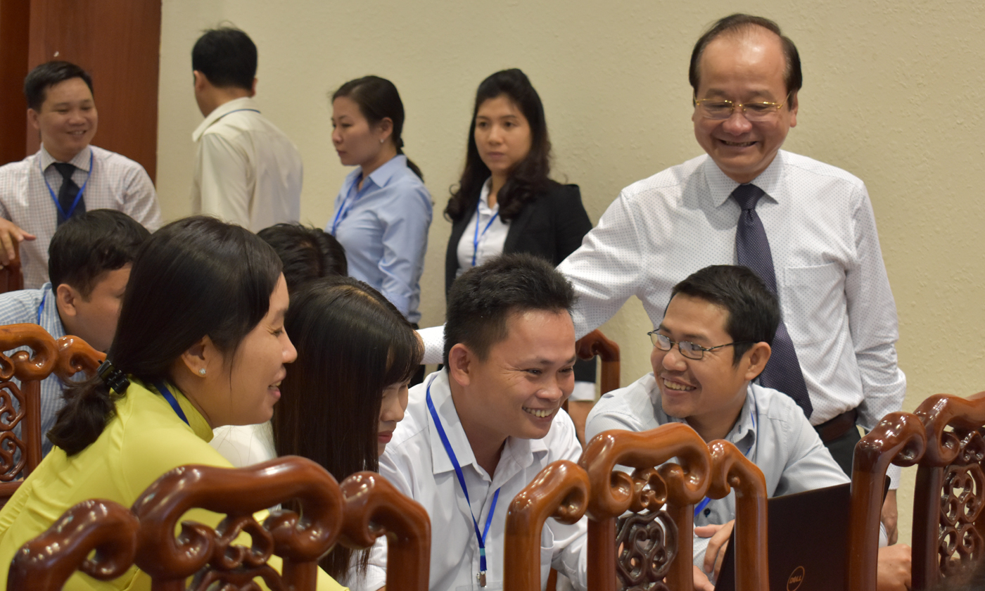 Đồng chí Trần Thanh Đức giám sát các đội thi
