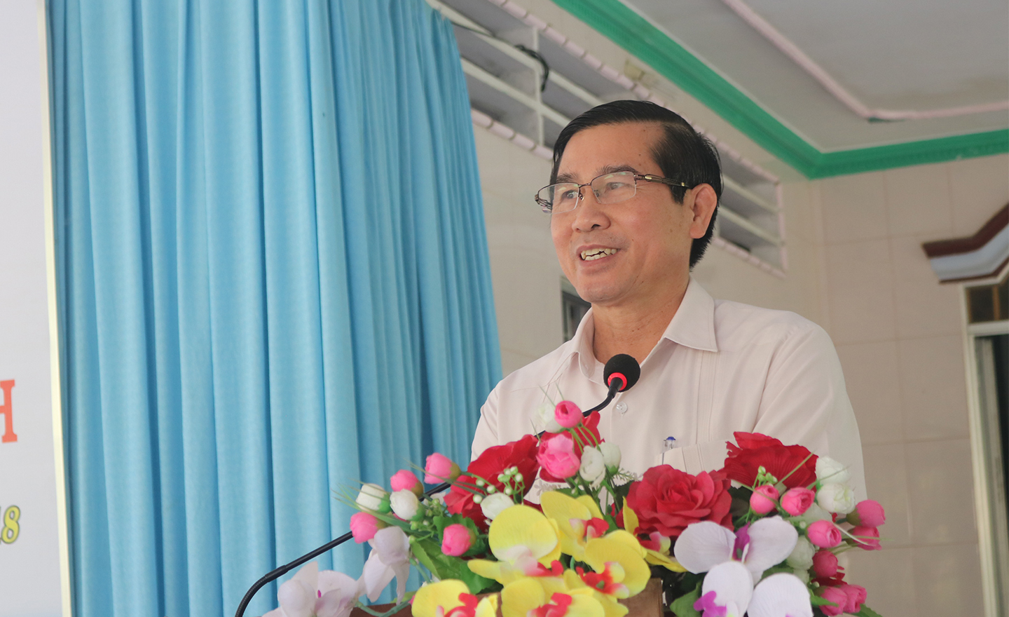 Chủ tịch UBND tỉnh Lê Văn Hưởng phát biểu tại buổi gặp gỡ.