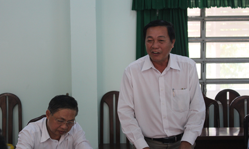 Đại diện Trường Chính trị tỉnh phát biểu ý kiến. 