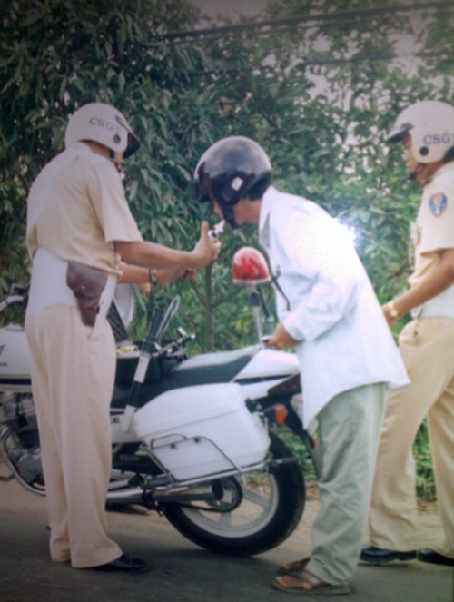 CSGT kiem tra nong do con.jpg