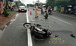 Xe mô tô đối đầu ô tô trên Quốc lộ 50