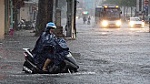 Giao thông TP. Hồ Chí Minh tê liệt, có nơi ngập sâu trên 1m