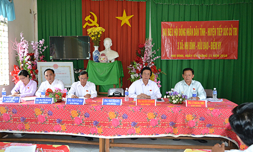 Ủy viên BCH Trung ương Đảng, Bí thư Tỉnh ủy, Chủ tịch HĐND tỉnh Tiền Giang Nguyễn Văn Danh cùng các Đại biểu HĐND tỉnh và đại biểu HĐND huyện Châu Thành 