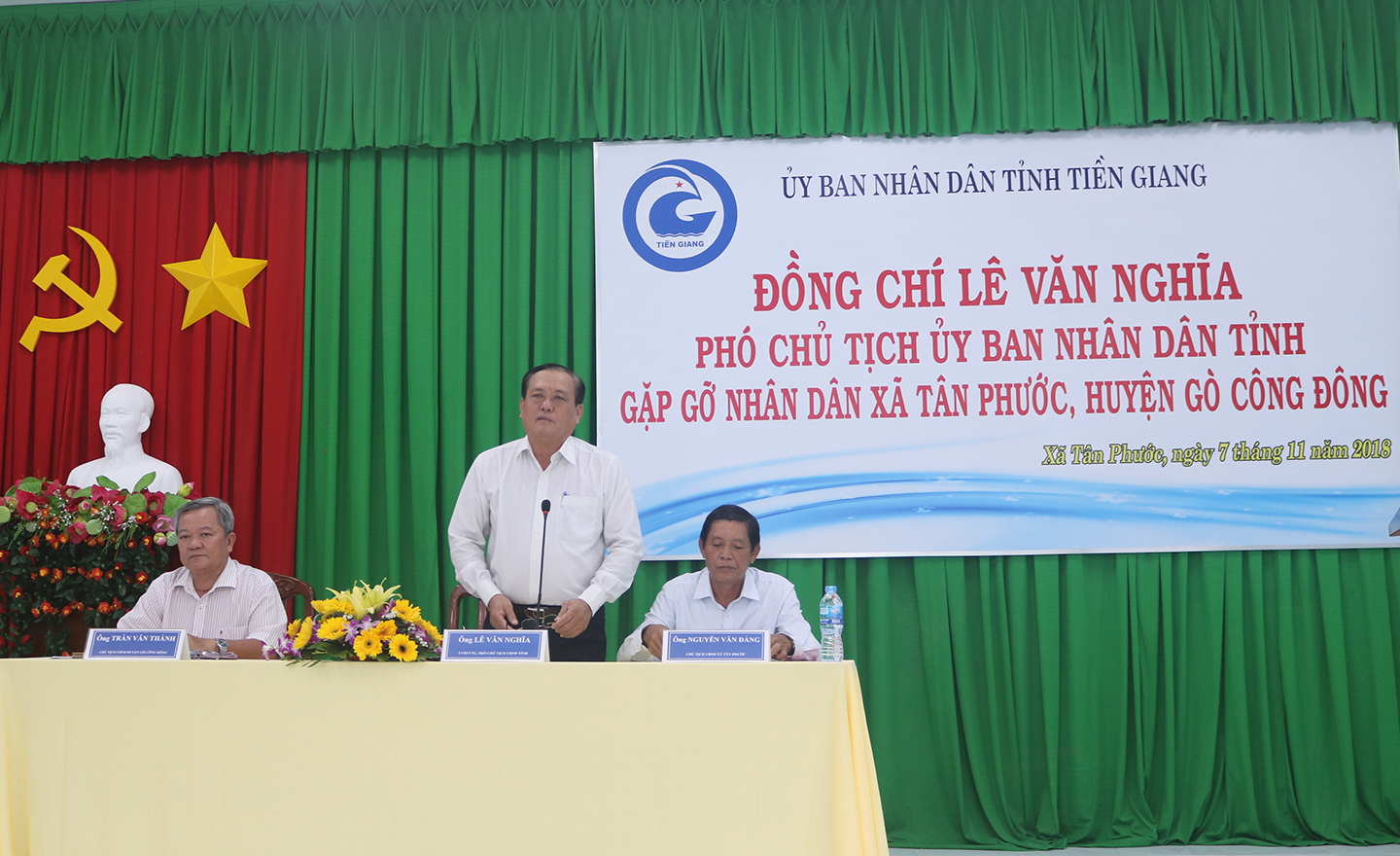 PCT UBND tỉnh Lê Văn Nghĩa phát biểu tại buổi gặp gỡ.