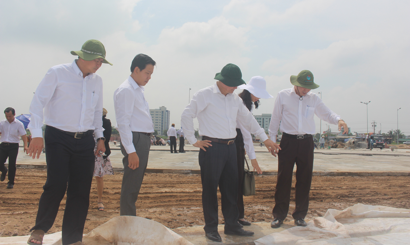 Lãnh đạo tỉnh kiểm tra tiến độ Quảng trường - nơi diễn ra Tuần lễ Văn hóa - Thể thao - Du lịch tỉnh Tiền Giang năm 2019.