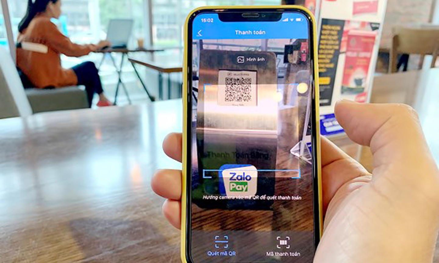 Dùng Ví điện tử ZaloPay quét QRCode để thanh toán tiền khá dễ dàng