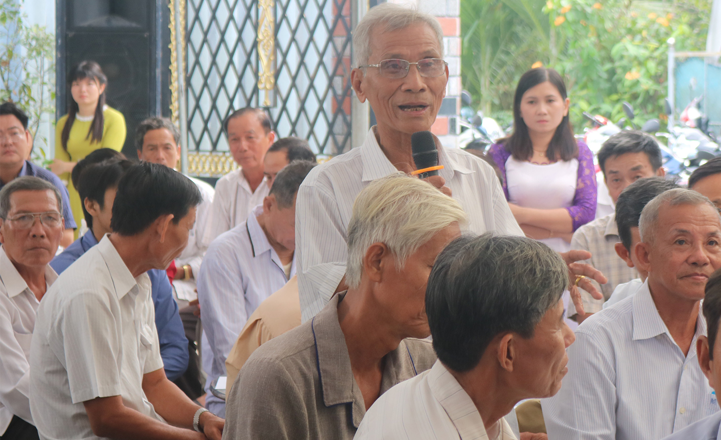 Người dân xã Mỹ Hội phát biểu ý kiến.