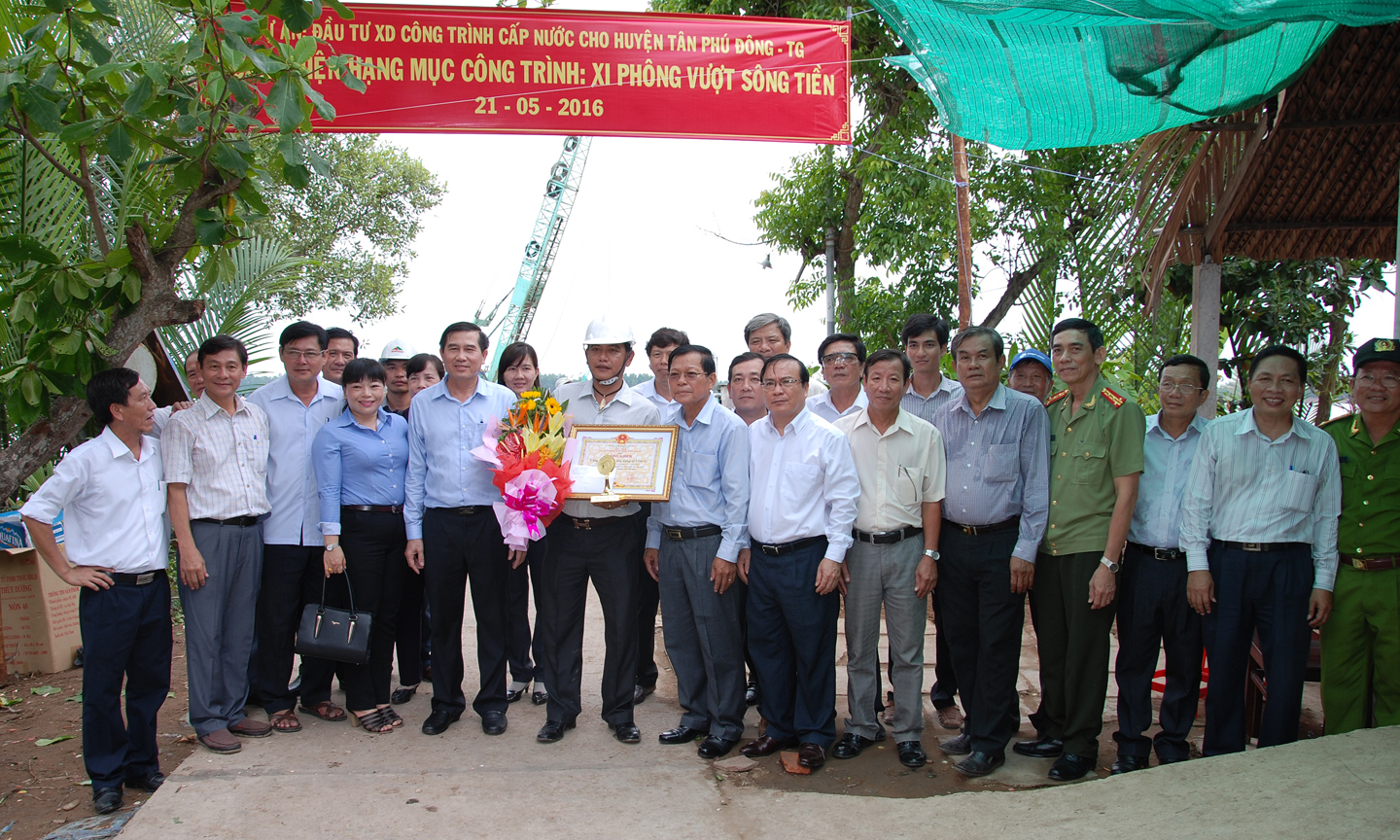 Đưa nước sạch về huyện Tân Phú Đông là sự nỗ lực lớn của tỉnh nhằm giúp người dân cải thiện điều kiện sống.