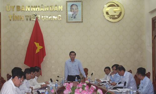 Chủ tịch UBND tỉnh Lê Văn Hưởng phát biểu tại buổi làm việc.
