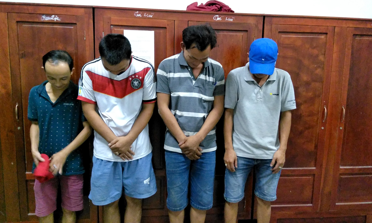 Các đối tượng tại cơ quan công an.