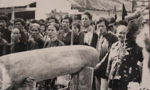 Lễ hội truyền thống kỷ niệm 39 năm Ngày Nam kỳ khởi nghĩa (23-11-1940 - 23-11-1979).                                       Ảnh: T.L