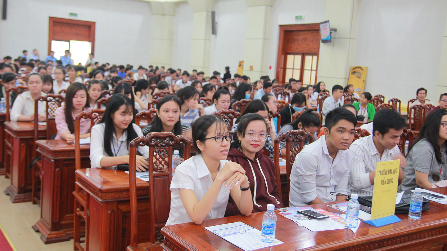 Diễn đàn giao lưu, tư vấn đi làm việc ở nước ngoài với các học sinh, sinh viên.