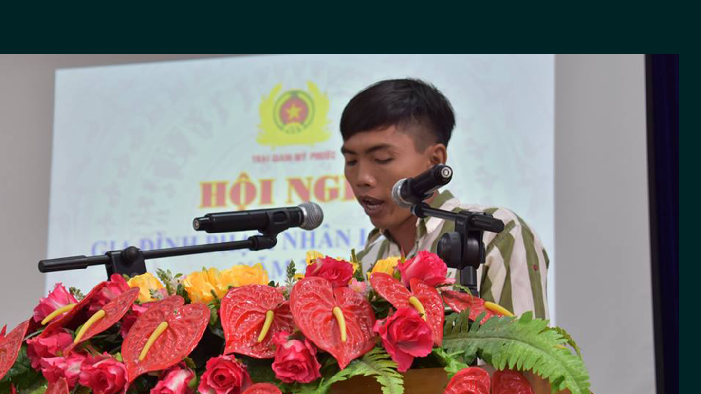 Đại diện phạm nhân phát biểu.