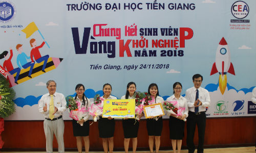  Trao giải Nhất cuộc thi. 