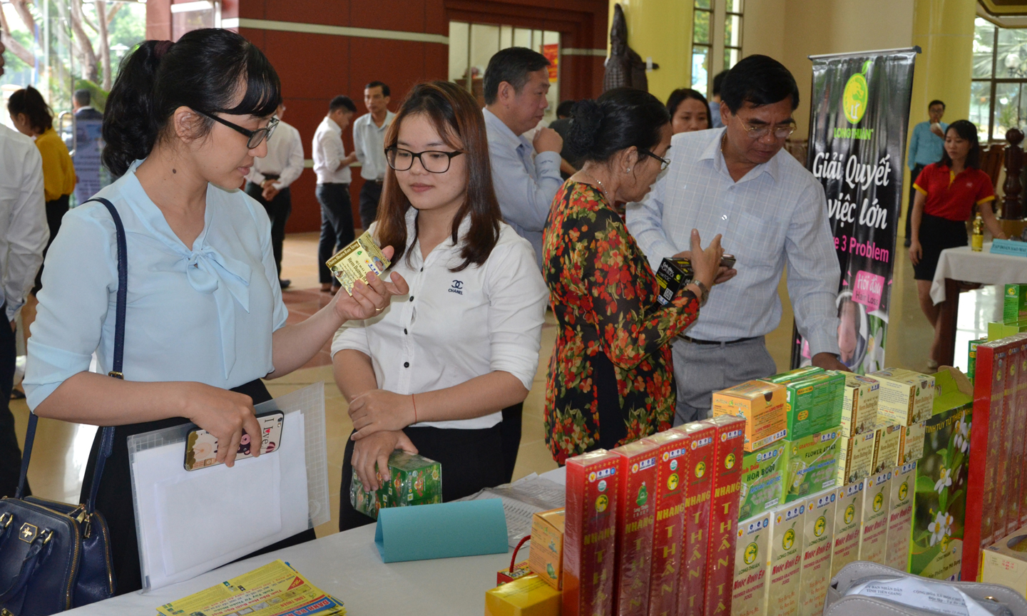 Tăng cường kết nối để tìm đầu ra cho nông sản.