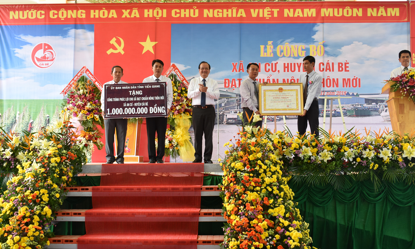 Lãnh đạo tỉnh trao Bằng Công nhận xã đạt chuẩn NTM cho xã An Cư