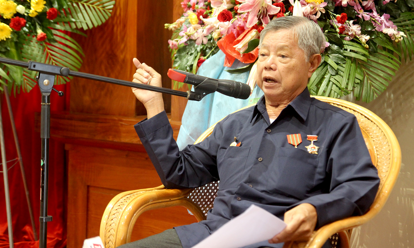 Đồng chí Lê Văn Kiếm ôn lại truyền thống ngành Binh vận.