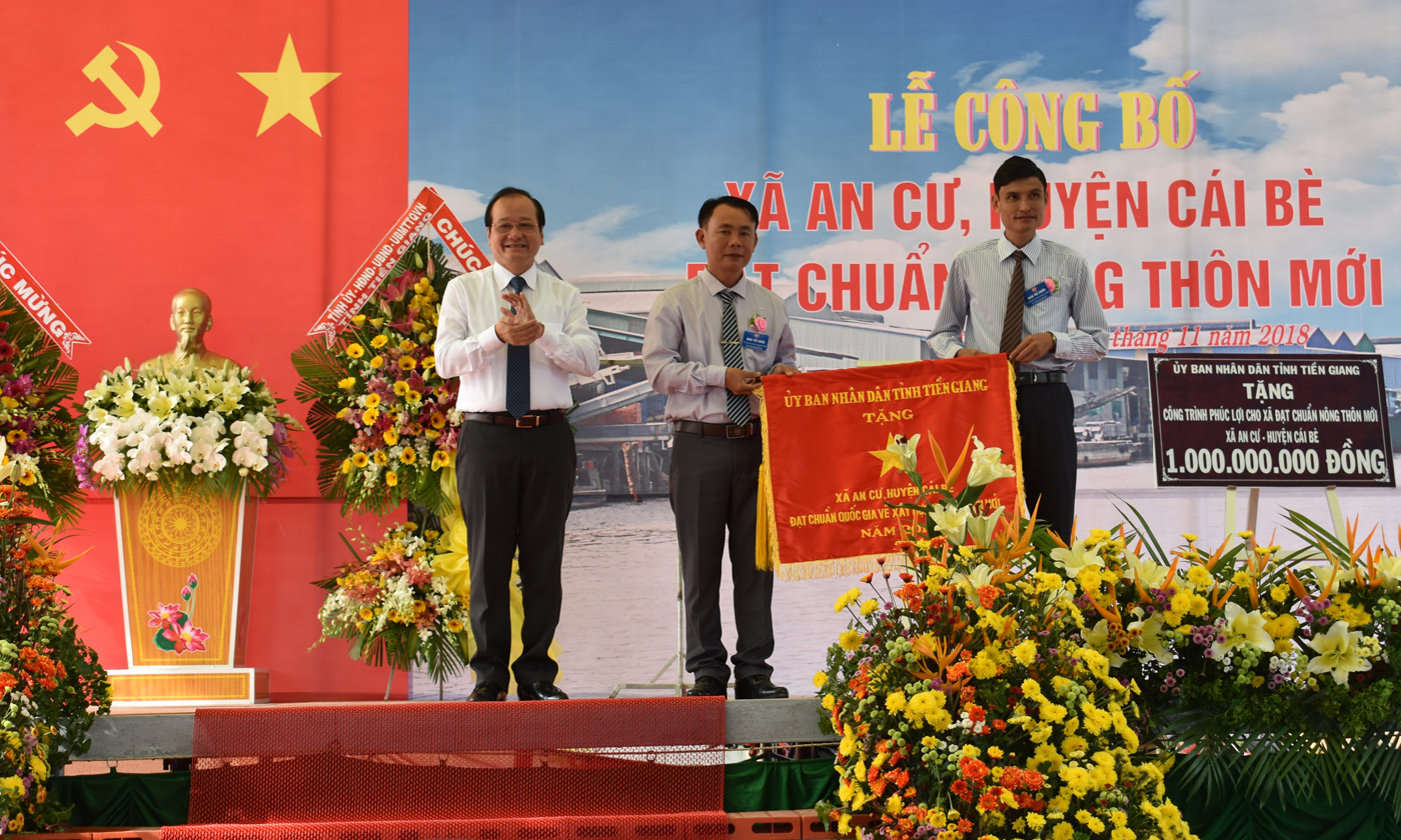 UBND tỉnh tặng Cờ thi đua cho xã NTM An Cư