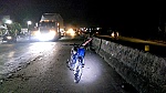 Tông vào hàng rào cảnh báo trên quốc lộ 1A, một thanh niên nguy kịch