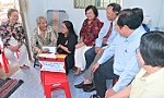 Thăm và tặng quà ông Nguyễn Hữu Hạnh