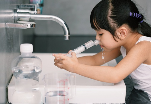  Vệ sinh mũi đúng cách giúp phòng ngừa bệnh do thời tiết, ô nhiễm không khí.