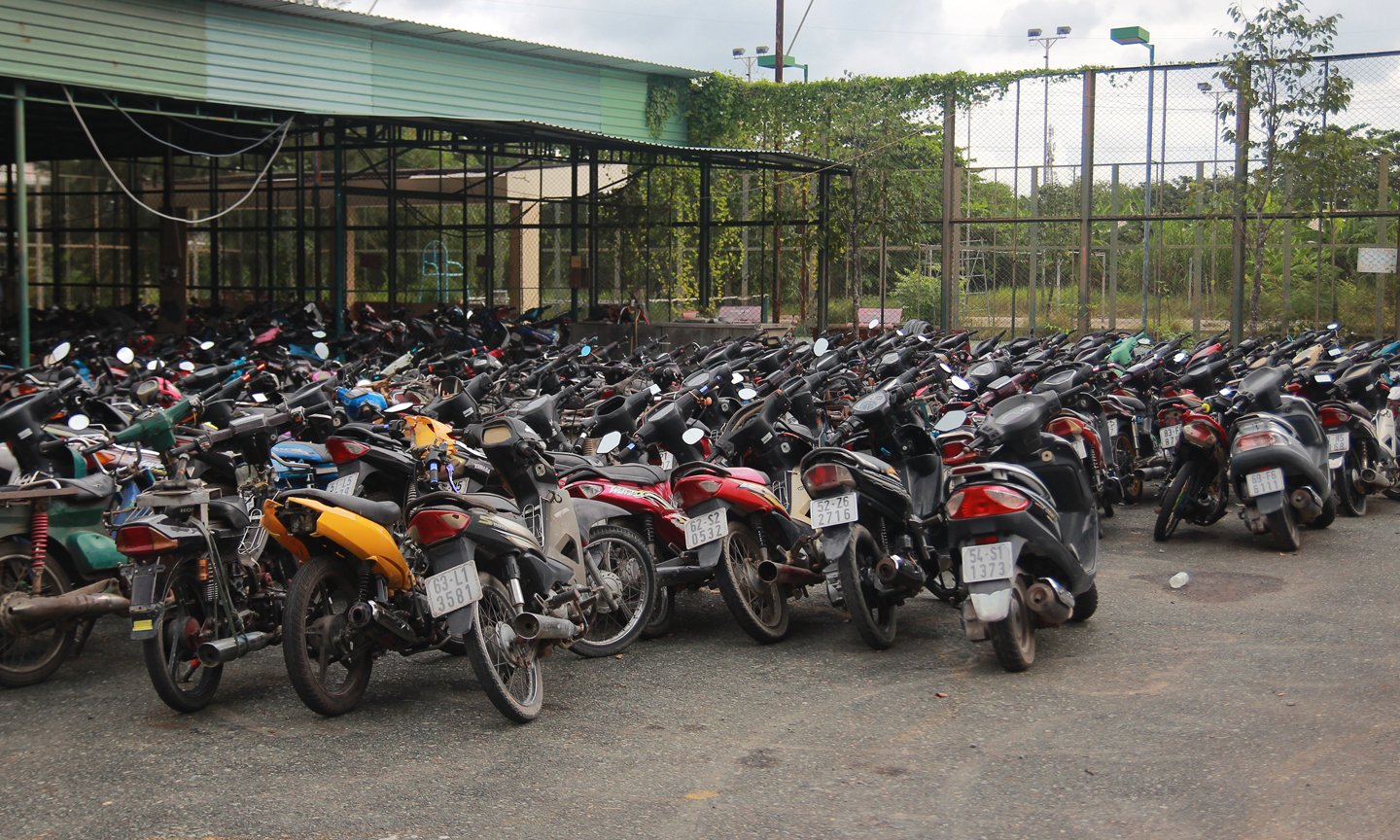 Phương tiện xe máy không đủ điều kiện tham gia giao thông tại kho lưu giữ phương tiện vi phạm hành chính của Công an tỉnh.