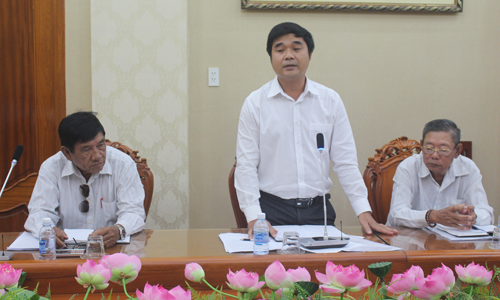 Đại diện đơn vị kinh doanh, vận tải xe buýt phát biểu ý kiến.
