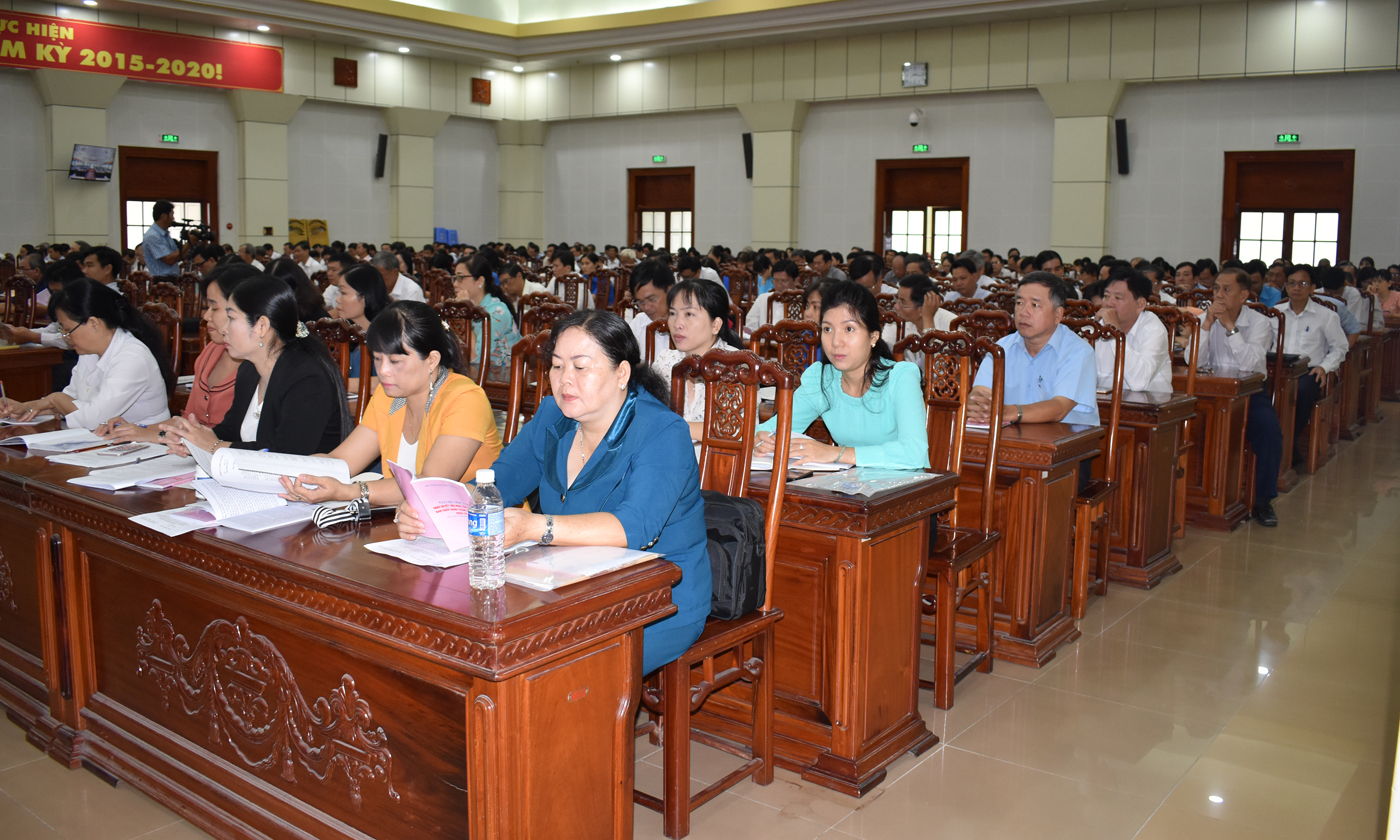 Đông đảo cán bộ, đảng viên tham dự Hội nghị quán triệt Nghị quyết Trung ương 8