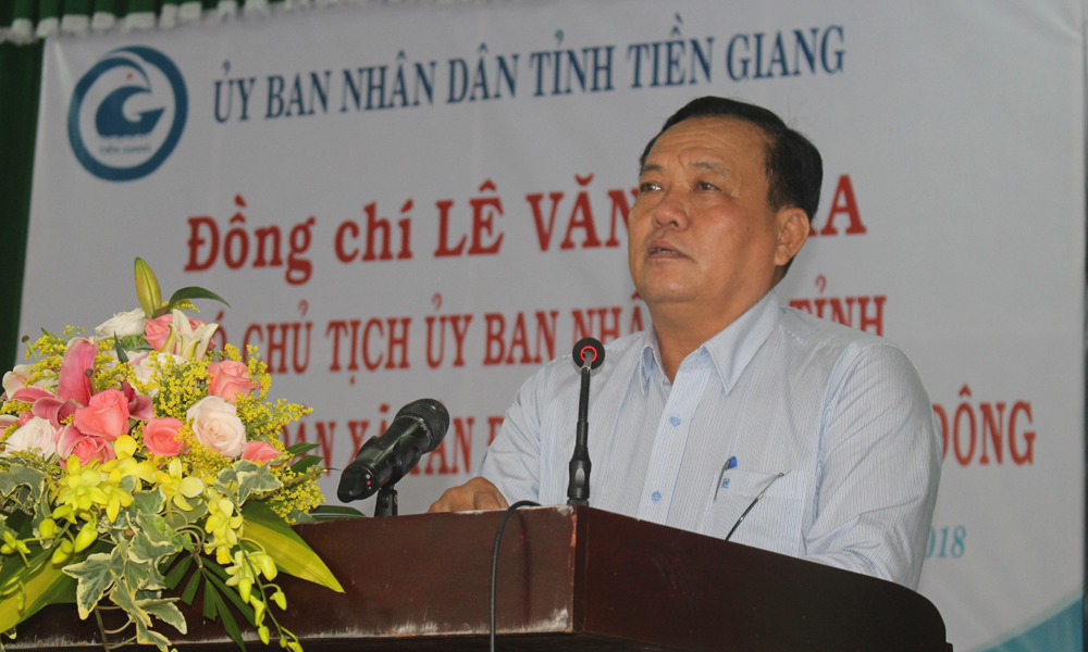Phó Chủ tịch UBND tỉnh Lê Văn Nghĩa phát buổi tại buổi gặp gỡ người dân xã Tân Điền.