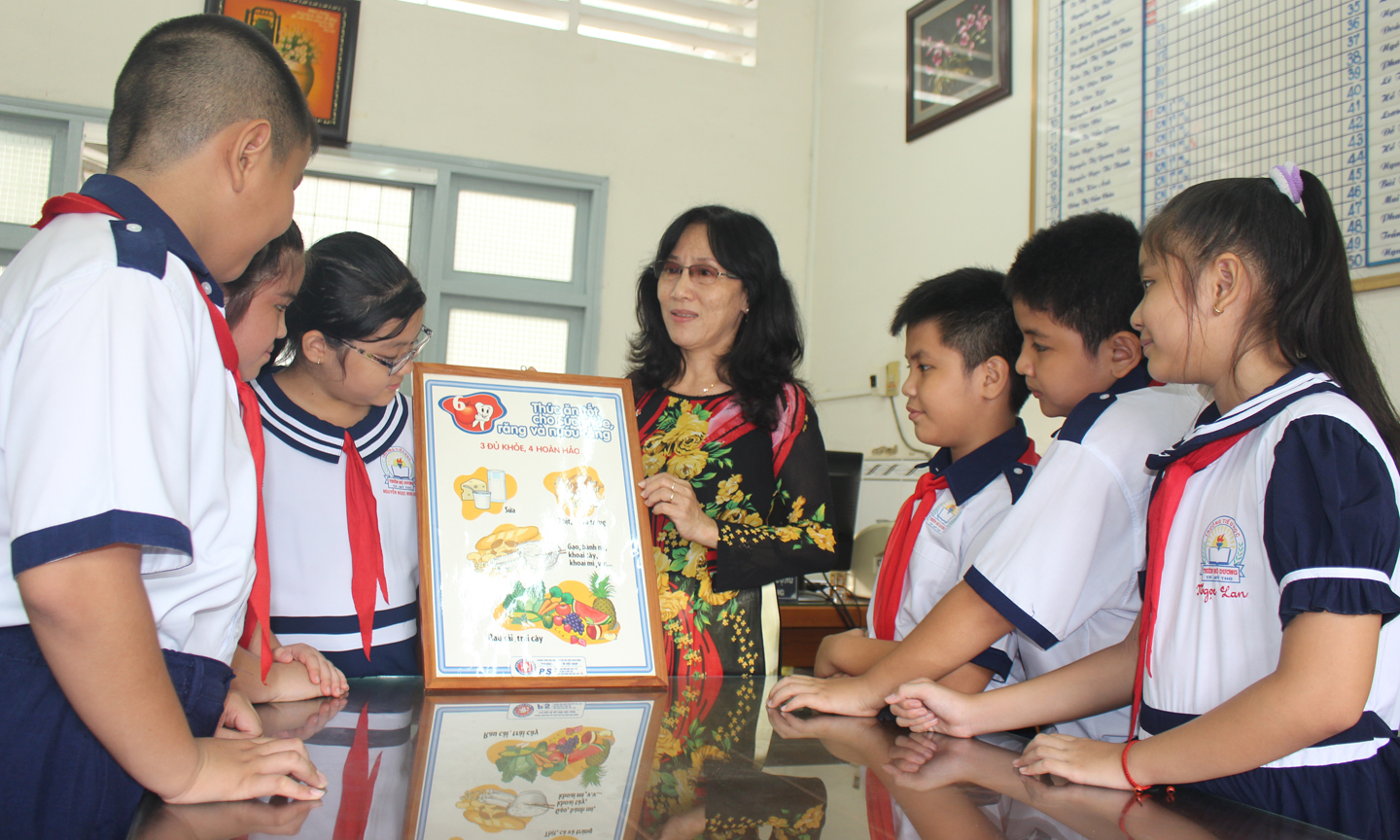 Hội KHTL&GD tổ chức tuyên truyền, tư vấn sức khỏe cho học sinh tại các trường học. 