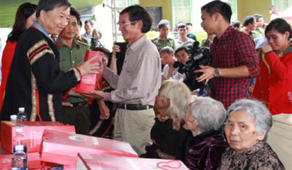 Dành hơn 362 tỷ đồng tặng quà Tết cho người có công.