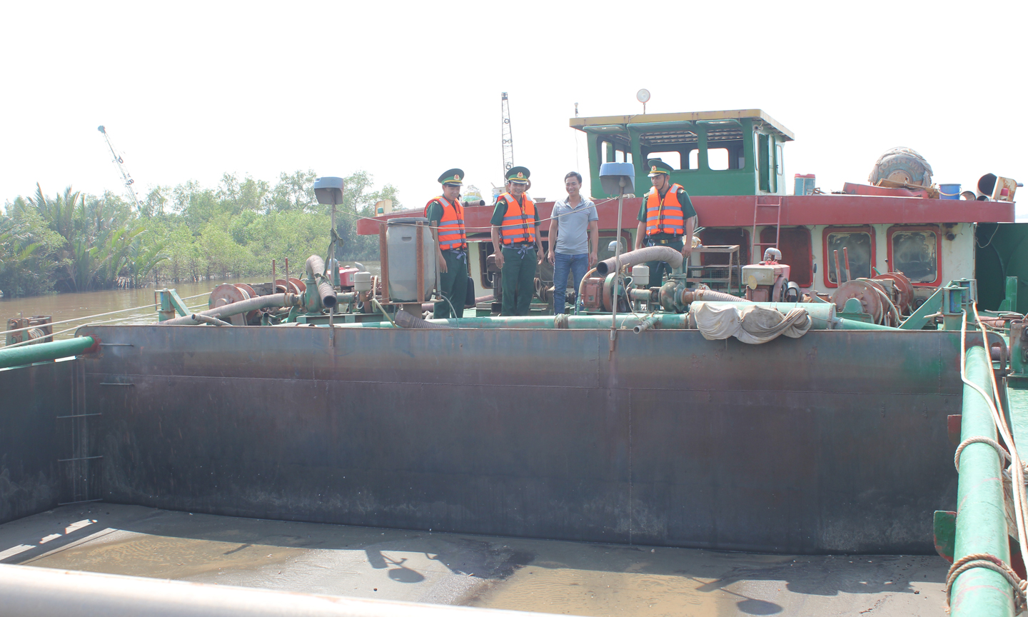 Tổ Công tác kiểm tra, phát hiện các phương tiện vi phạm.