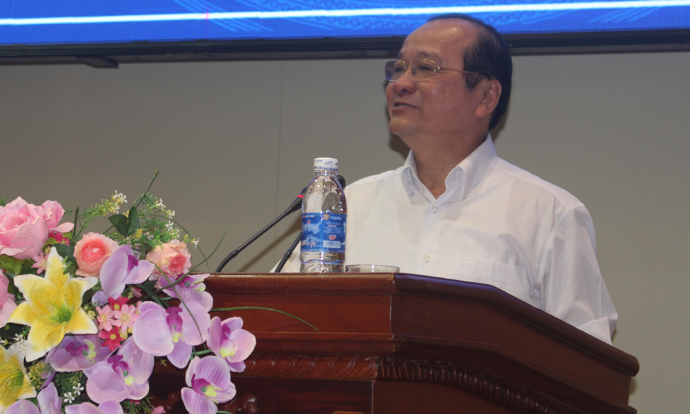 Phó Chủ tịch UBND tỉnh Trần Thanh Đức phát biểu tại hội nghị.