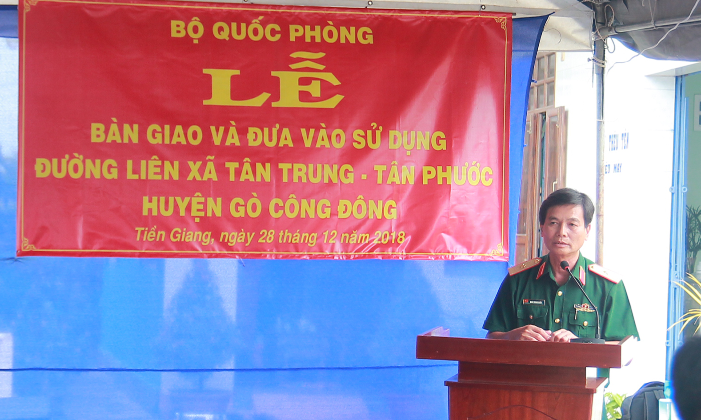 Thiếu tướng Đoàn Thanh Xuân, Ủy viên Ban Thường vụ Đảng ủy, Phó Chính ủy Quân khu 9 phát biểu tại buổi lễ.