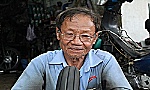 Thông điệp cuộc sống của ông lão sửa xe