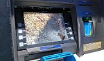 Mỹ Tho: Một đối tượng dùng vật cứng đạp vỡ màn hình máy ATM