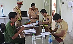 Test nhanh ma túy các tài xế qua Trạm thu phí Thân Cửu Nghĩa