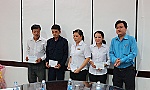 Công đoàn Viên chức Tiền Giang tặng quà tết cho cán bộ khó khăn