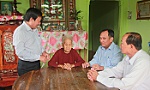Ban Thường vụ Tỉnh ủy Tiền Giang thăm và tặng quà tết