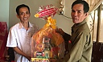 Thăm, tặng quà tết cho các hộ dân
